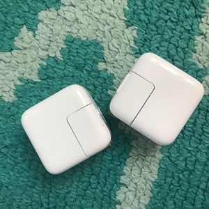 Apple white large charging cubes